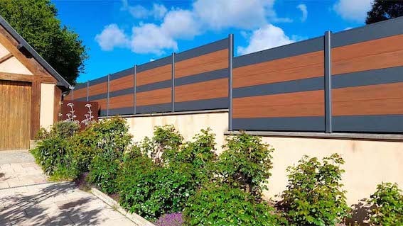 clôture en bois composite teck et aluminium