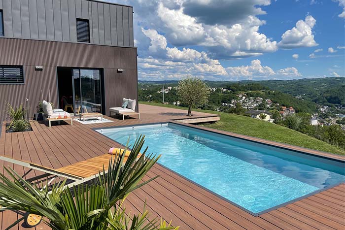 Nettoyer sa piscine avec des accessoires malins et pas chers grâce